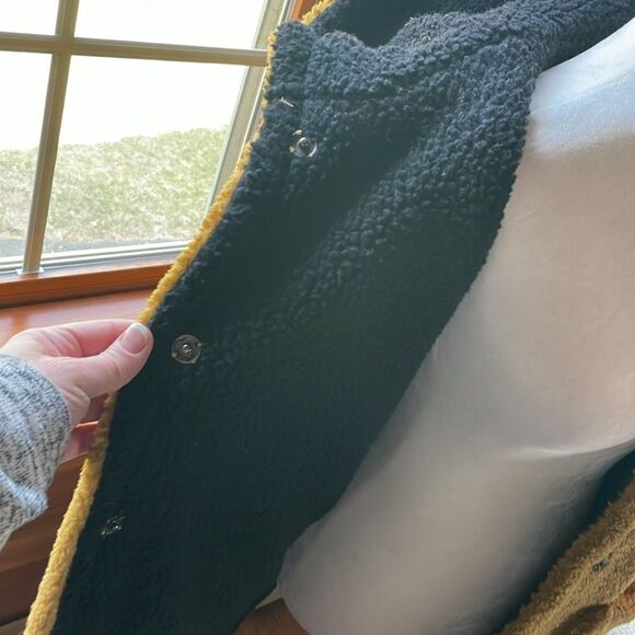 Cozy THICK hooded Jacket! 🧥 - Picture 8 of 11